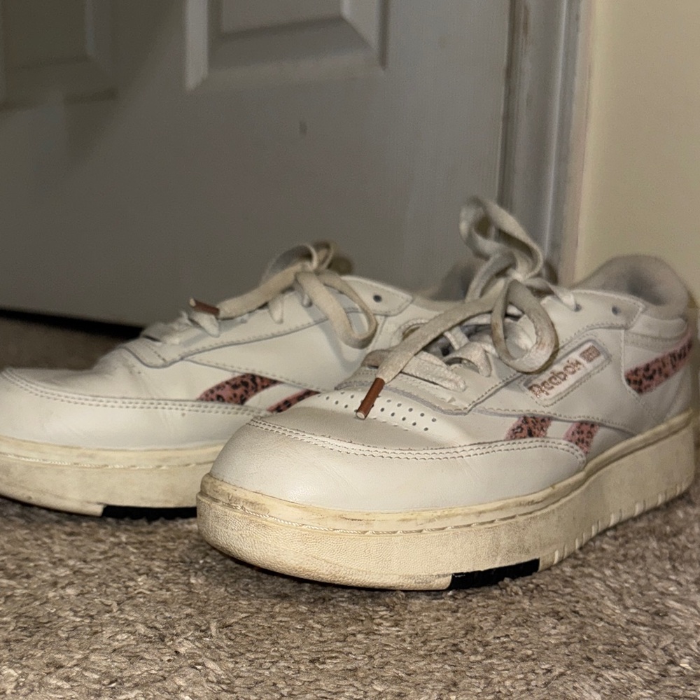 Reebok White and Pink Patterned Shoes